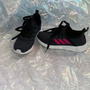 Black adidas tennis shoes